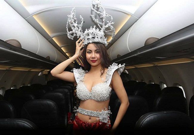 Chân dài mặc bikini bên U23 VN: "Hương đã mặc 2 quần đè lên để tránh hớ hênh" Chân dài mặc bikini bên U23 VN: "Hương đã mặc 2 quần đè lên để tránh hớ hênh"