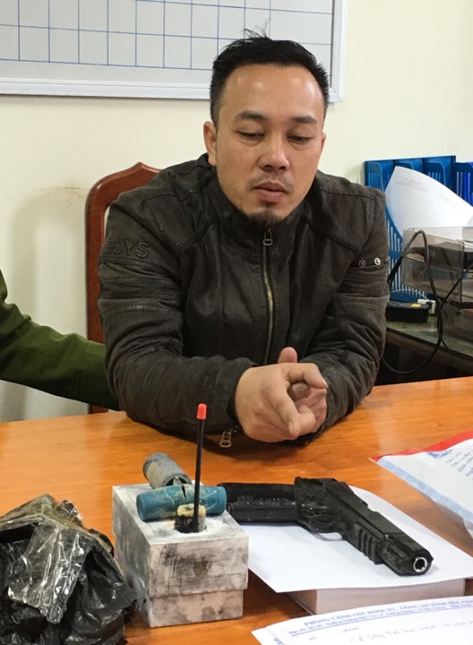 Nghi can dọa nổ bom ngân hàng cướp 1,1 tỷ khai gì? Nghi can dọa nổ bom ngân hàng cướp 1,1 tỷ khai gì?