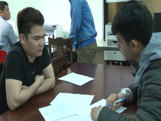 Bốn gã trai và một "kiều nữ" thuê khách sạn sử dụng ma túy Bốn gã trai và một "kiều nữ" thuê khách sạn sử dụng ma túy