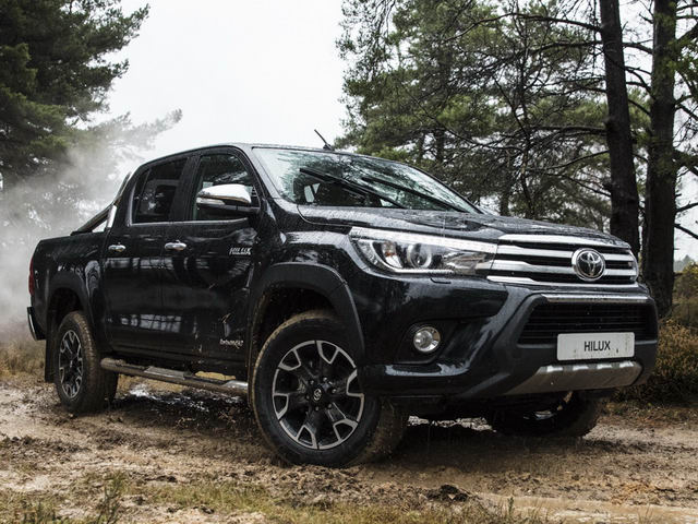 Toyota Hilux bản kỷ niệm 50 năm bóng bẩy Toyota Hilux bản kỷ niệm 50 năm bóng bẩy