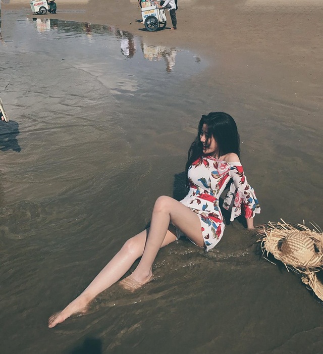 Cô gái Việt nổi bật trên báo Trung Quốc nhờ đi cổ vũ U23 - 4