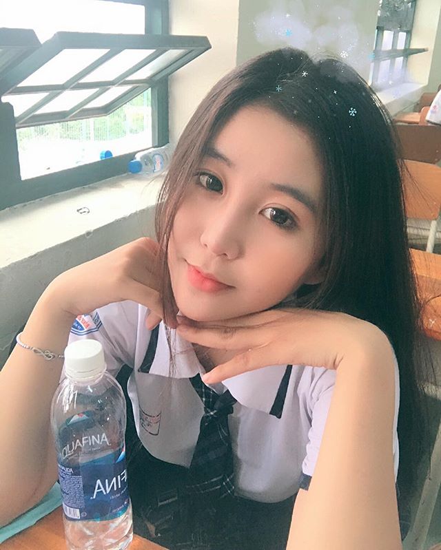 Cô gái Việt nổi bật trên báo Trung Quốc nhờ đi cổ vũ U23 - 9