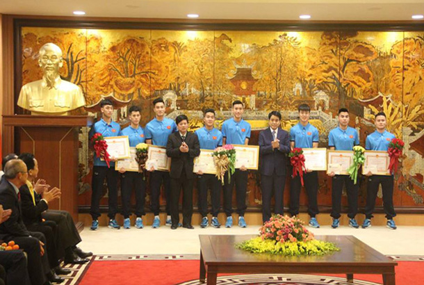 Chủ tịch HN gặp lãnh đạo U23, thưởng những người con Thủ đô Chủ tịch HN gặp lãnh đạo U23, thưởng những người con Thủ đô