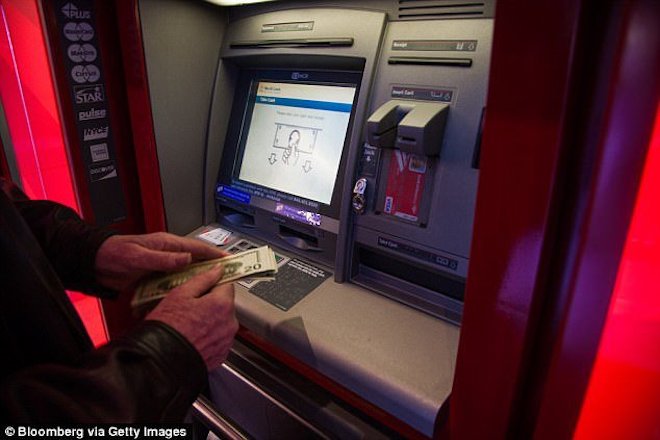 Máy ATM bị hacker tấn công, nhả tiền ào ạt
