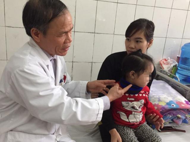 Hà Nội chìm trong giá rét, 30 người méo miệng, trợn mắt nhập viện mỗi ngày