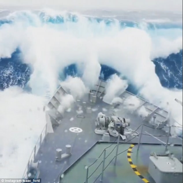 Tàu chiến New Zealand bị sóng biển như nhà 3 tầng nuốt gọn - 2