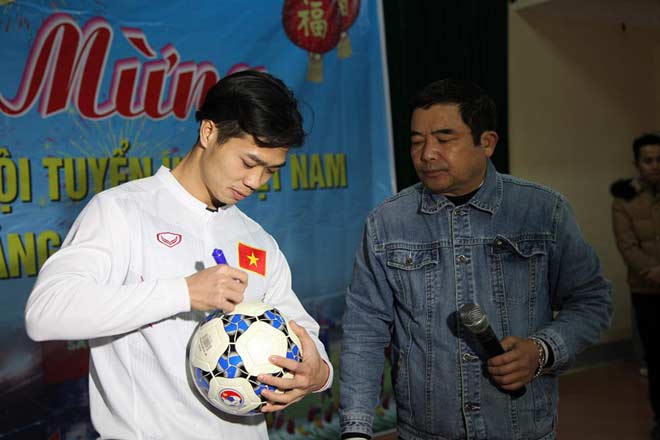 Công Phượng – U23 VN về quê: Cả làng vây kín, tất bật tiếp khách - 6