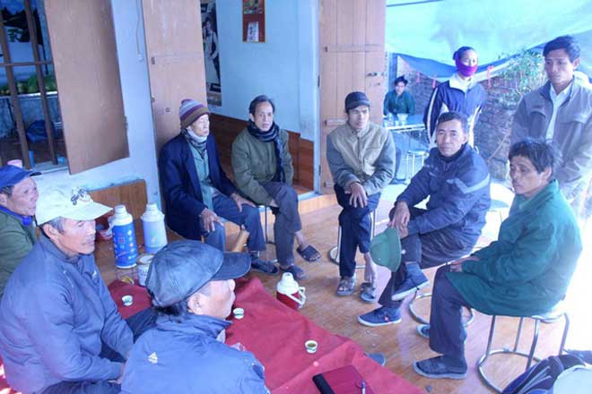 Nghi án thanh niên bị bắn chết khi công an "bắt bạc": Dân nghe thấy 2 tiếng súng nổ Nghi án thanh niên bị bắn chết khi công an "bắt bạc": Dân nghe thấy 2 tiếng súng nổ