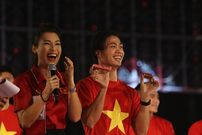 U23 Việt Nam giờ như showbiz: Vui quá, đừng quên “ao làng” chưa bơi qua U23 Việt Nam giờ như showbiz: Vui quá, đừng quên “ao làng” chưa bơi qua