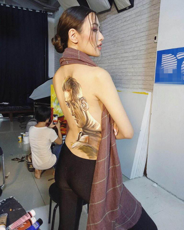 Người đẹp xứ Nghệ "cởi áo" chụp ảnh cổ vũ cho tiền vệ Mesut Ozil - 6