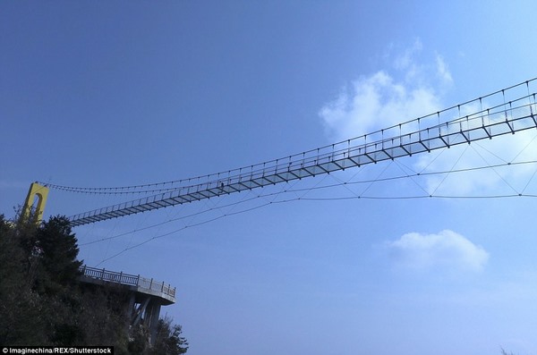 TQ xây cầu kính cao kỉ lục 1,9 km nối 2 thành phố - 5