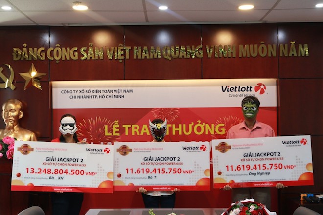 Nóng 24h qua: 3 tỉ phú Vietlott “thần tốc” lãnh chục tỉ về ăn Tết Nóng 24h qua: 3 tỉ phú Vietlott “thần tốc” lãnh chục tỉ về ăn Tết