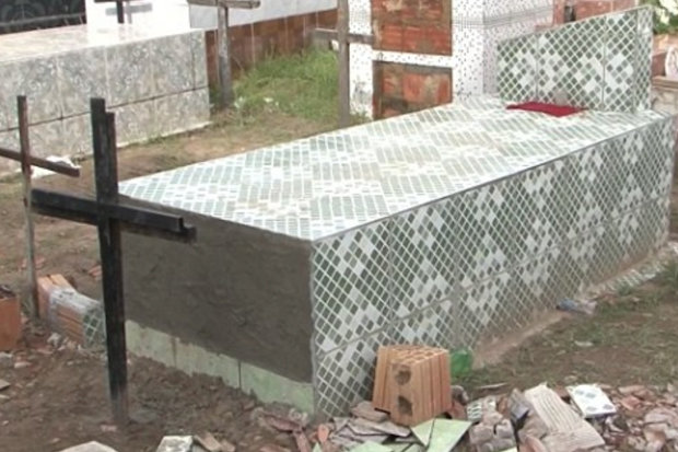 Brazil: Nghe tiếng gào hét dưới mộ, đào lên thấy cảnh kinh hoàng - 2