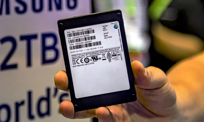 Ổ SSD đầu tiên thế giới đạt dung lượng siêu khủng 30 TB