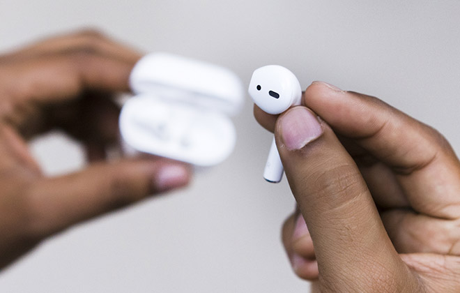 Tại sao tai nghe không dây AirPods của Apple có 3 lỗ nhỏ? Tại sao tai nghe không dây AirPods của Apple có 3 lỗ nhỏ?