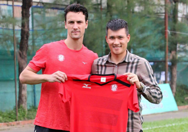 “Bom tấn” MU bị Công Vinh loại thẳng tay: Lee Nguyễn, Denilson cũng phải “khóc” “Bom tấn” MU bị Công Vinh loại thẳng tay: Lee Nguyễn, Denilson cũng phải “khóc”