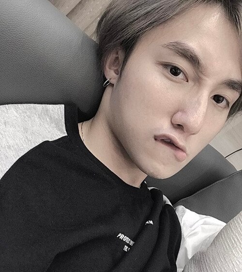 Bất ngờ với mặt đẹp như tranh của Sơn Tùng MTP khi trút bỏ son phấn - 3