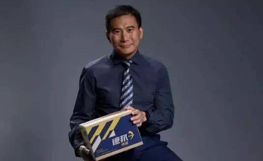 Khởi nghiệp trái nghề trong căn phòng 8m2, nay sở hữu đế chế 71.000 tỷ đồng - 1