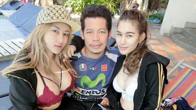 Người đàn ông sống hạnh phúc với 2 vợ xinh đẹp và 9 con ở Thái Lan Người đàn ông sống hạnh phúc với 2 vợ xinh đẹp và 9 con ở Thái Lan