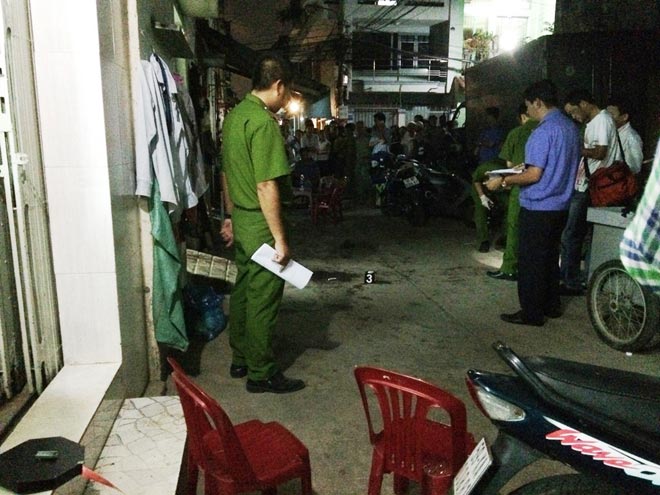 Nóng 24h qua: Trai trẻ vác dao chém “tình già” U60 vì bị bỏ rơi Nóng 24h qua: Trai trẻ vác dao chém “tình già” U60 vì bị bỏ rơi