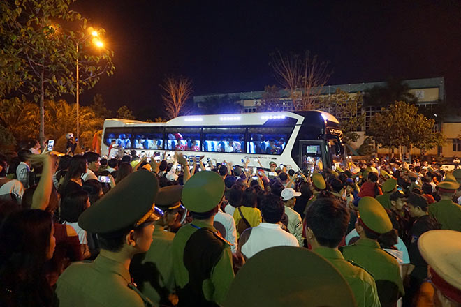 Vạn fan nữ bủa vây Công Phượng, Xuân Trường U23...ở Bình Phước - 13