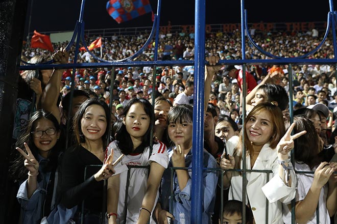 Vạn fan nữ bủa vây Công Phượng, Xuân Trường U23...ở Bình Phước - 4