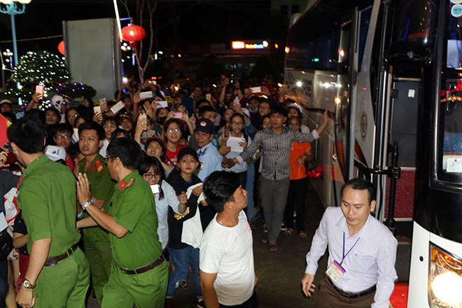 Vạn fan nữ bủa vây Công Phượng, Xuân Trường U23...ở Bình Phước - 15