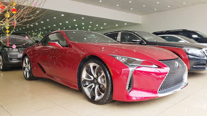 Lexus LC500 trưng bày tại showroom với giá bán gần 10 tỷ đồng Lexus LC500 trưng bày tại showroom với giá bán gần 10 tỷ đồng