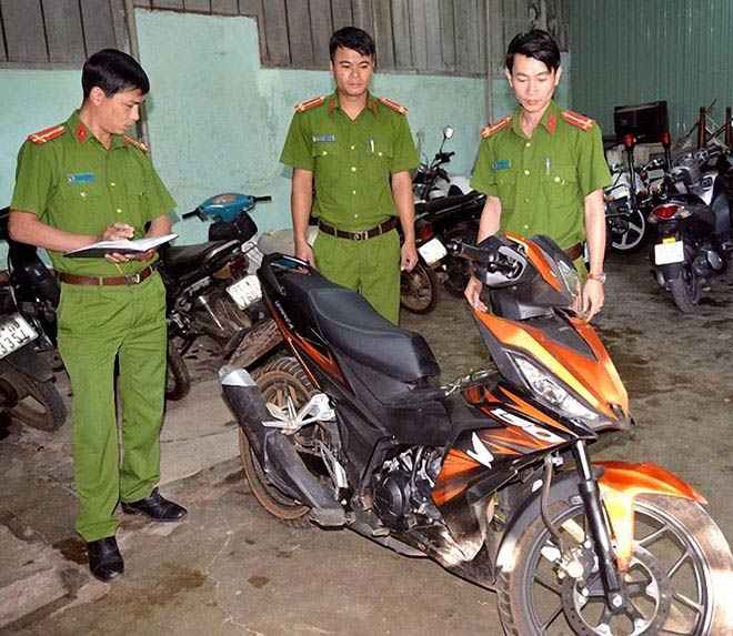 Hai nhóm hỗn chiến, 1 khẩu súng rơi tại hiện trường Hai nhóm hỗn chiến, 1 khẩu súng rơi tại hiện trường