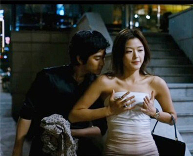 Dán mắt vào người đẹp ngực trần, "phi công trẻ" nhận cái kết đắng - 5