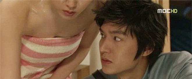 Dán mắt vào người đẹp ngực trần, "phi công trẻ" nhận cái kết đắng - 6