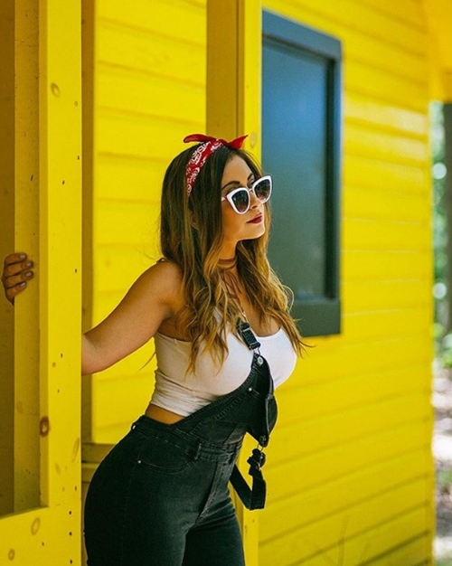 Nhiếp ảnh gia ngực hơn 1 mét hóa người mẫu bốc lửa gây thương nhớ - 12