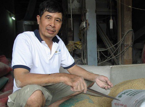 Nóng trong tuần: Người đàn ông nhặt được cả đống vàng trong bao lúa Nóng trong tuần: Người đàn ông nhặt được cả đống vàng trong bao lúa