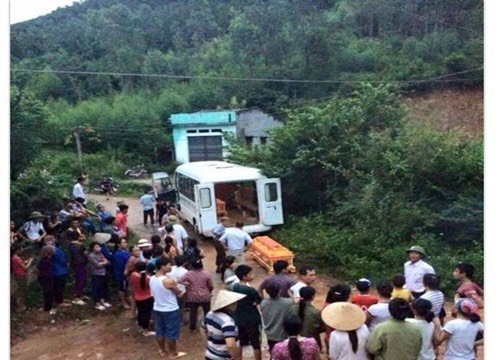 Bàng hoàng phát hiện bé trai bị giết dã man, bố bị nhét xác vào bao tải Bàng hoàng phát hiện bé trai bị giết dã man, bố bị nhét xác vào bao tải