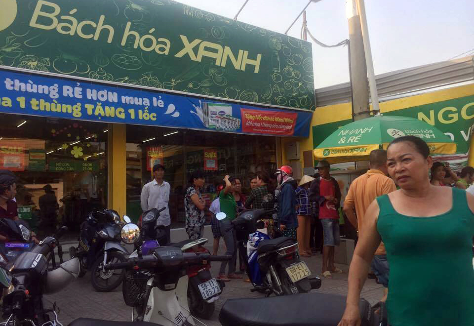 Người đàn ông bốc cháy như đuốc trước cửa hàng ở Sài Gòn Người đàn ông bốc cháy như đuốc trước cửa hàng ở Sài Gòn