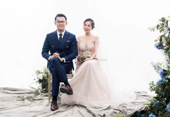 MC “Chúng tôi là chiến sĩ” tung ảnh cưới với nữ biên tập viên xinh đẹp - 1
