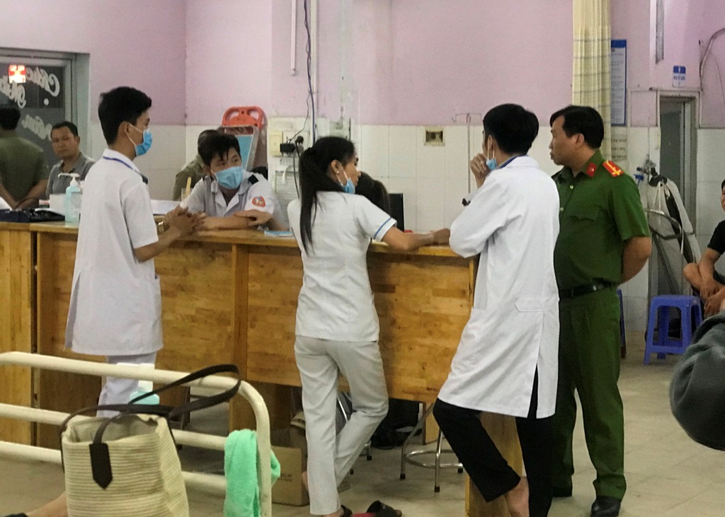4 nhân viên điện lực bị truy sát khi kiểm tra đồng hồ - 2