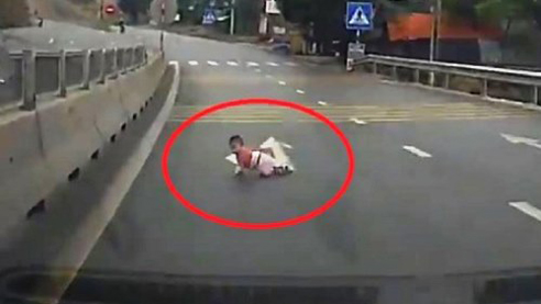 Nóng 24h qua: Mẹ đổ ớt vào vùng kín nhân tình của con trai Nóng 24h qua: Mẹ đổ ớt vào vùng kín nhân tình của con trai