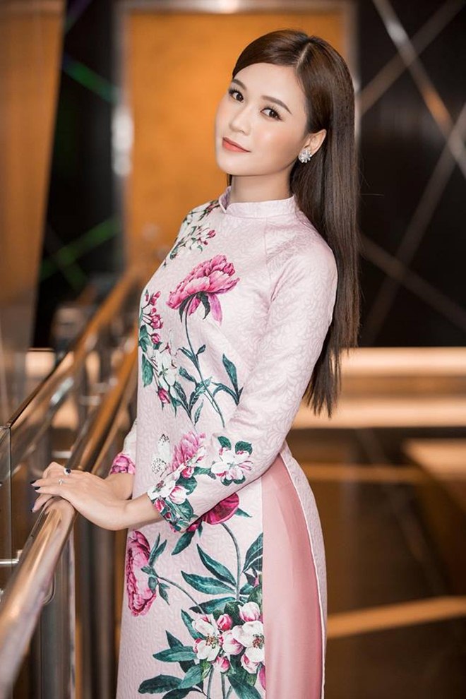 2 bóng hồng cạnh Trường Giang và tuyệt chiêu "thả thính" khiến đối phương mê mẩn - 19