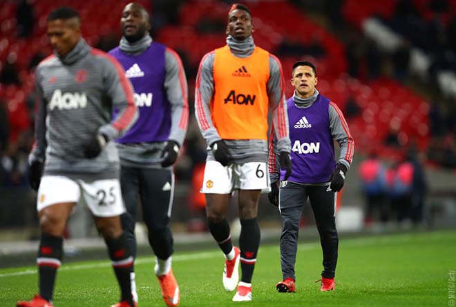 Binh biến MU: Pogba - Sanchez “chiến tranh lạnh”, Mourinho buông xuôi - 2