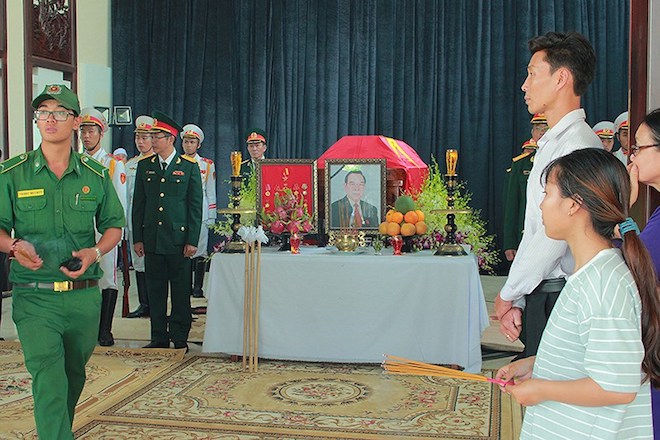 Nóng 24h qua: Cái kết cho nữ tài xế lùi ô tô sai còn chửi bới người khác Nóng 24h qua: Cái kết cho nữ tài xế lùi ô tô sai còn chửi bới người khác
