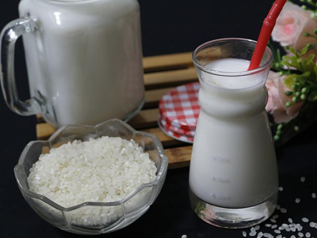 Tự làm sữa gạo Hàn Quốc ngọt mát lại cực rẻ, tội gì không thử