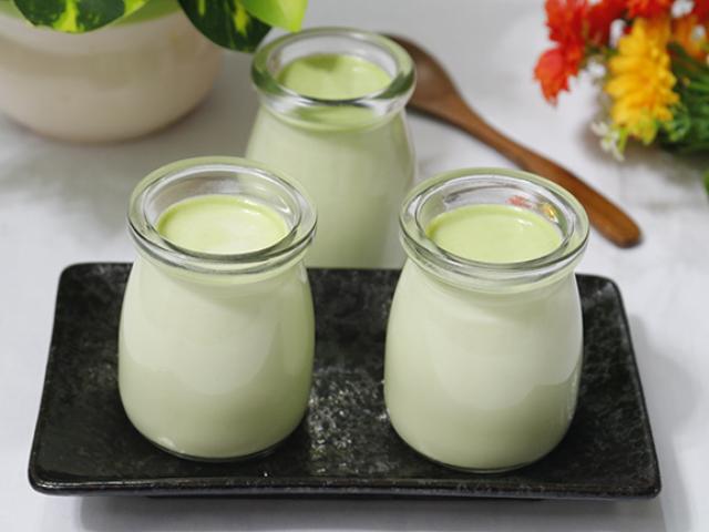 Cách làm sữa chua lá dứa thơm mát cực hấp dẫn cho mùa hè