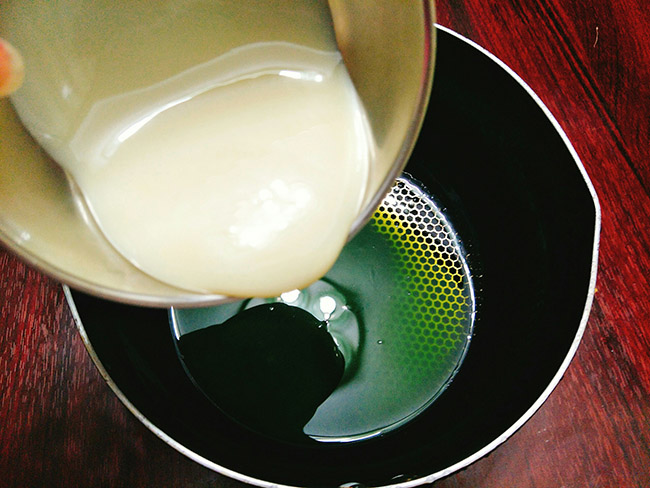 Cách làm sữa chua lá dứa thơm mát cực hấp dẫn cho mùa hè - 5