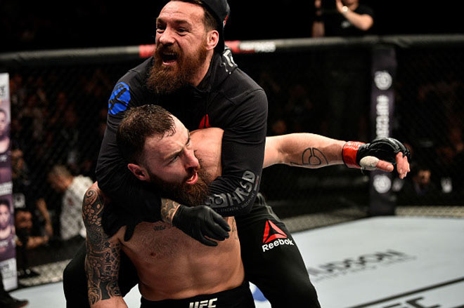 UFC: Sấp mặt cả trận, phản đòn giây cuối thắng hơn 1 tỷ đồng 3 UFC: Sấp mặt cả trận, phản đòn giây cuối thắng hơn 1 tỷ đồng 3