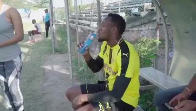 “Tia chớp” U.Bolt: Đá bóng cấp “làng”, Mourinho sao dám nhận về MU 2 “Tia chớp” U.Bolt: Đá bóng cấp “làng”, Mourinho sao dám nhận về MU 2