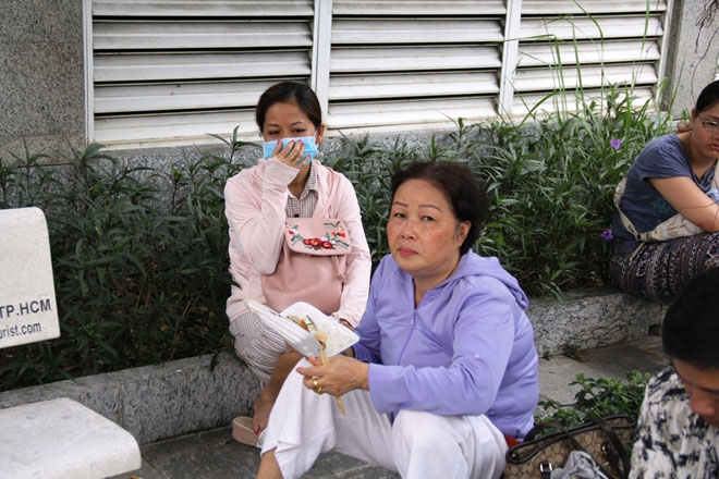 Hình ảnh cảm động sau vụ cháy khiến 13 người chết ở Sài Gòn - 9