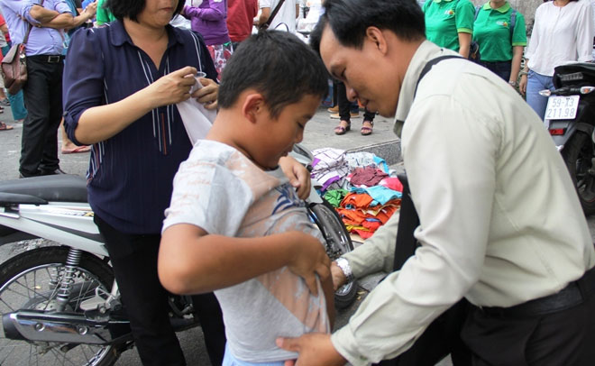 Hình ảnh cảm động sau vụ cháy khiến 13 người chết ở Sài Gòn - 16