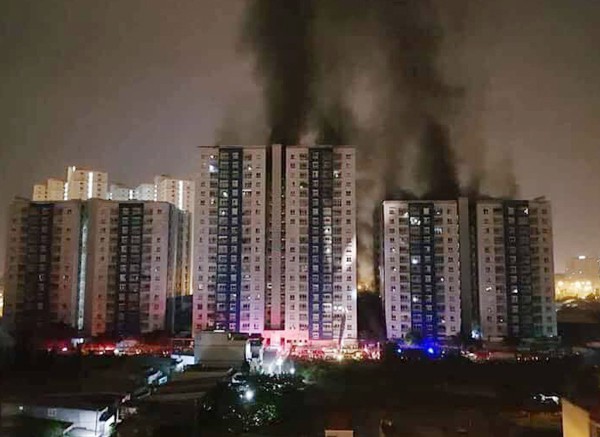 Cháy chung cư ở Sài Gòn 13 người chết: Đêm trước cư dân còn bức xúc... - 1