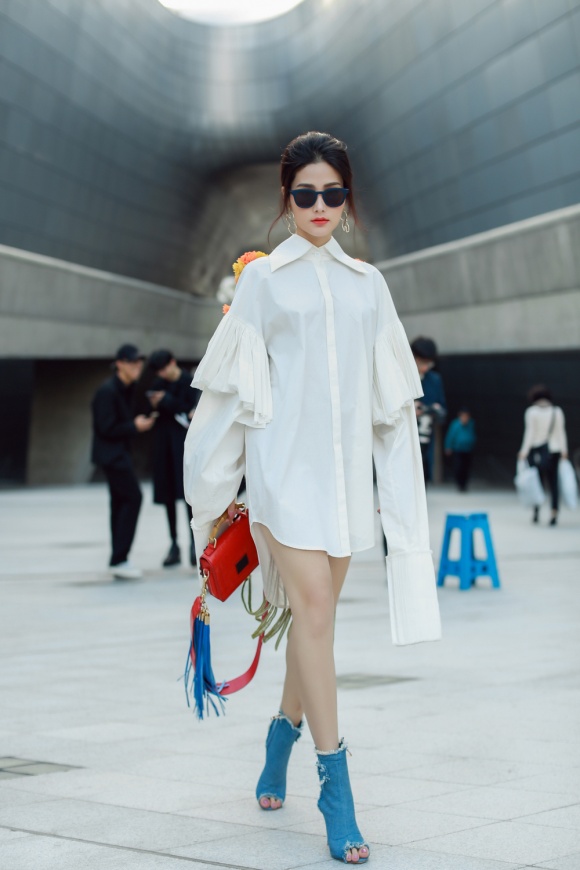 Angela Phương Trinh, Diệp Lâm Anh mặc giấu quần khoe cặp đùi “mật ong” - 14